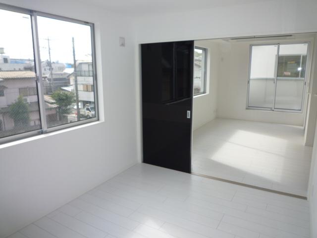 Non-living room. Indoor (10 May 2013) Shooting