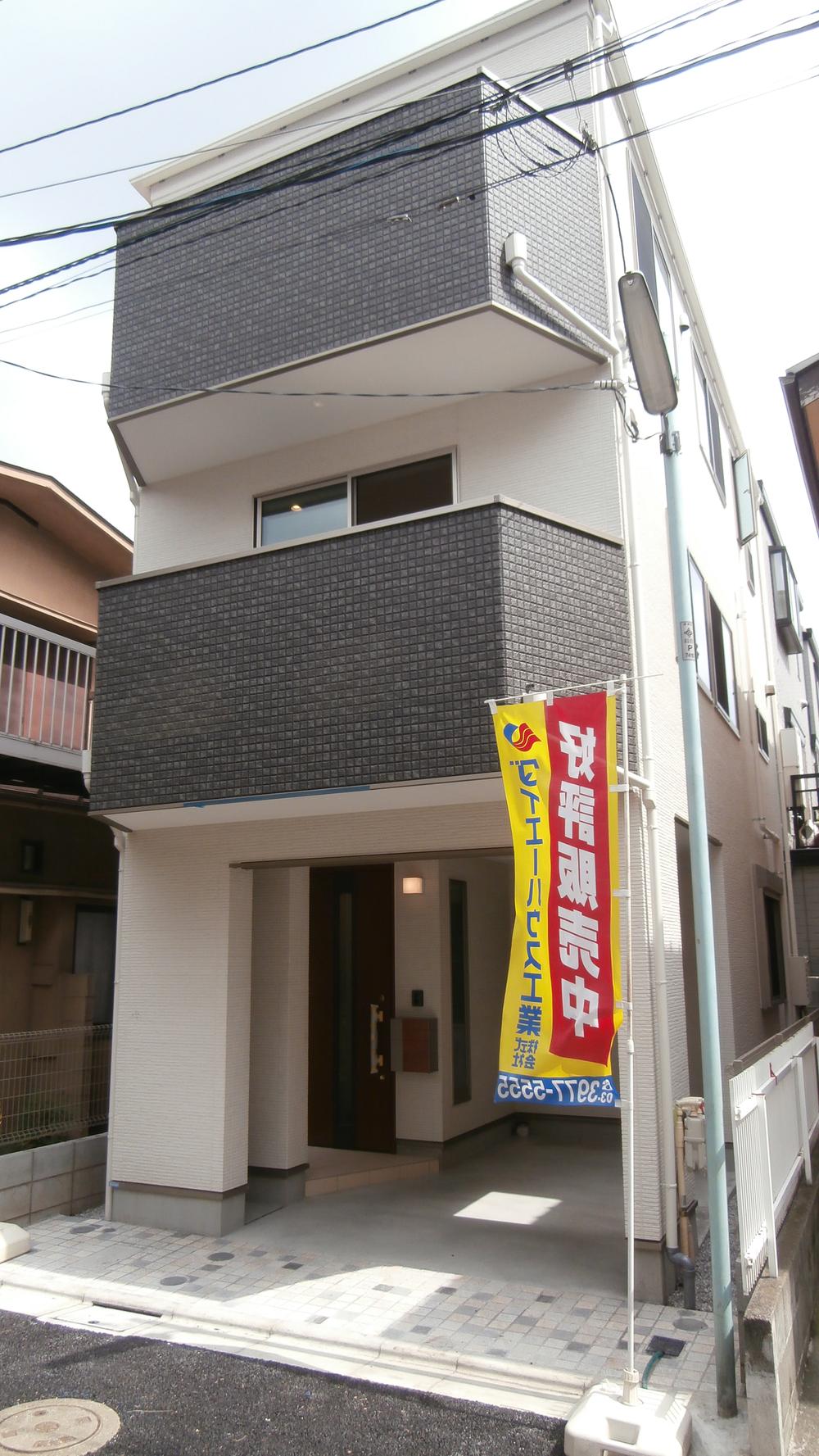 Local appearance photo. Local (10 May 2013) Shooting