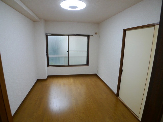 Living and room. Flooring new