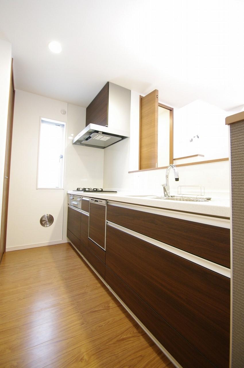 Kitchen. (November 2013) Shooting