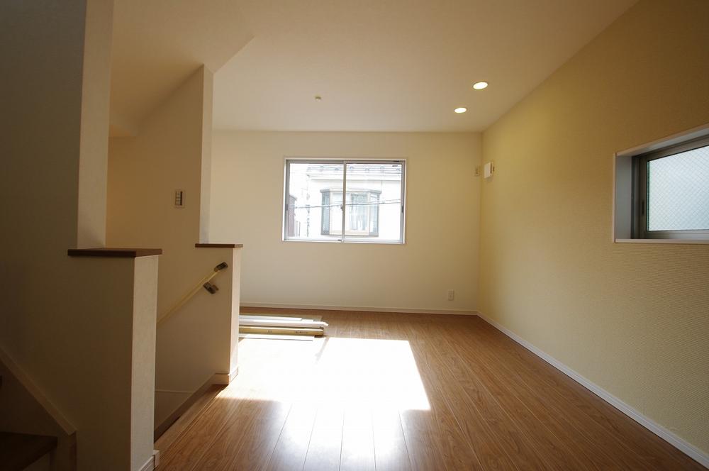 Living. (November 2013) Shooting