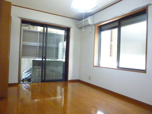 Living and room. Western-style 7 Pledge