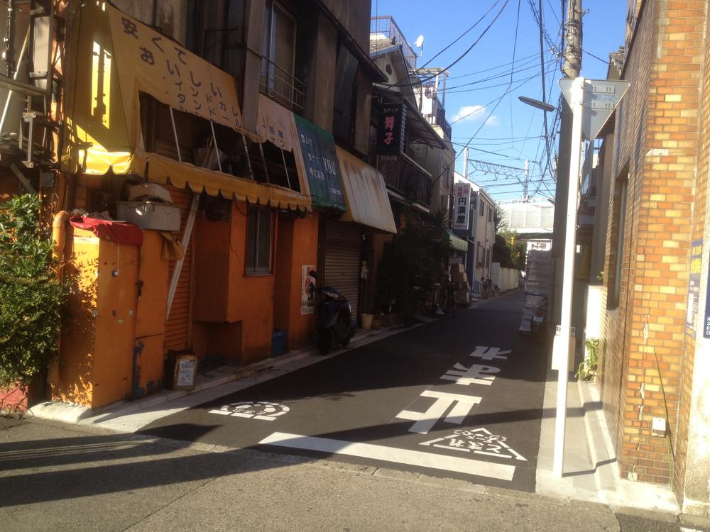 Local photos, including front road. Local (11 May 2013) Shooting