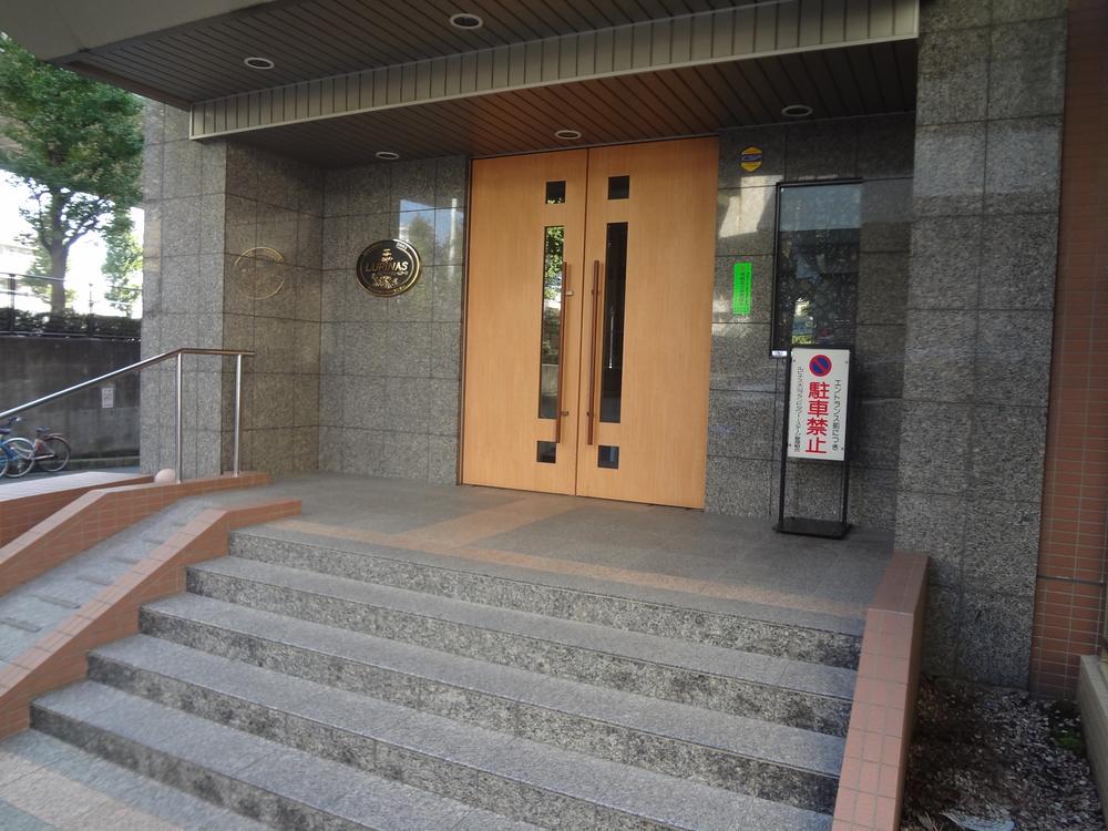 Entrance. Common areas