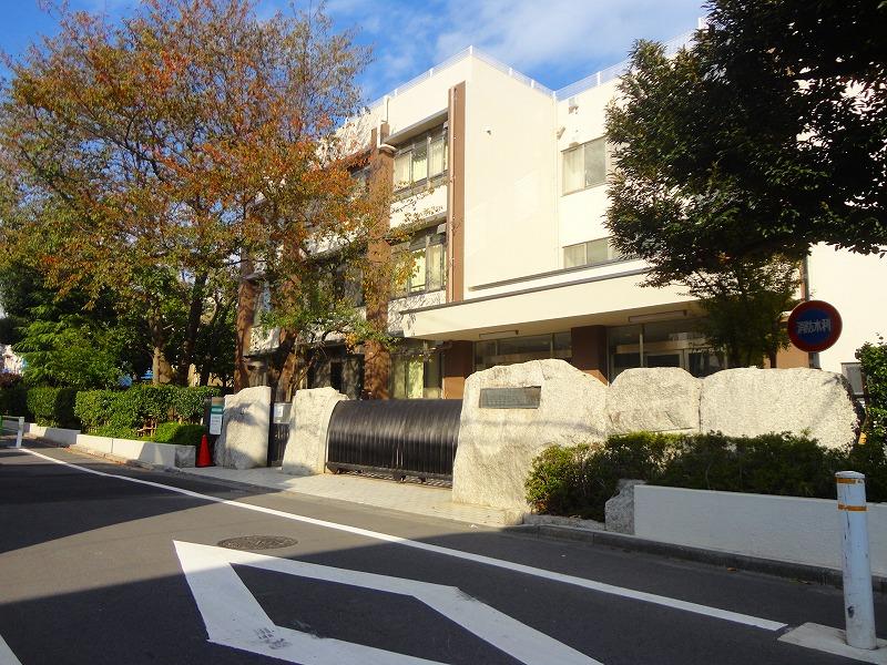 Primary school. Shimura Sakashita 50m to elementary school