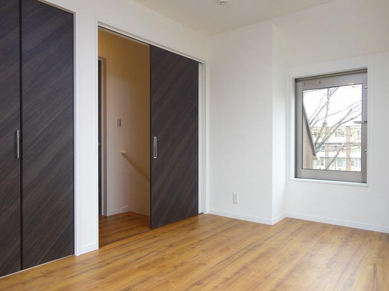 Non-living room. Indoor (12 May 2013) Shooting