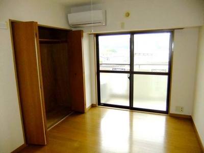 Living and room. A storage Western-style (flooring, Air condition)