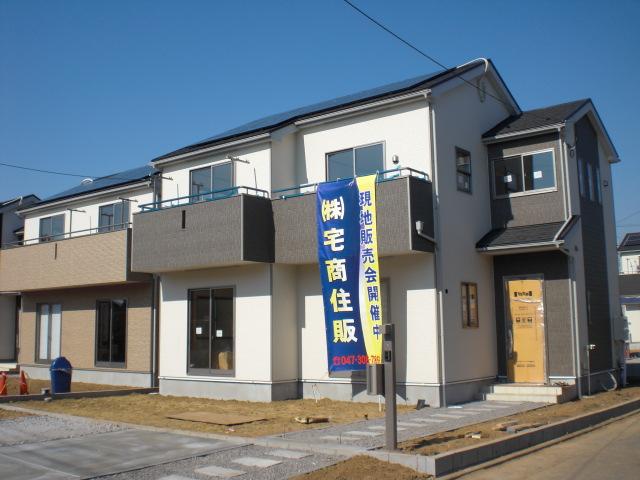 Rendering (appearance). Same specifications