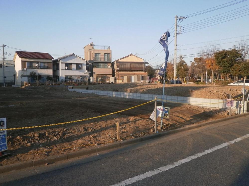 Local photos, including front road. Local (12 May 2013) Shooting