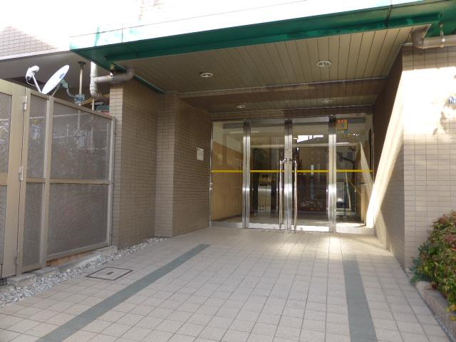 Entrance. Common areas
