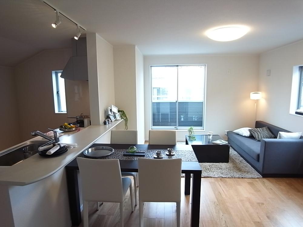 Same specifications photos (living). Seller construction cases LDK