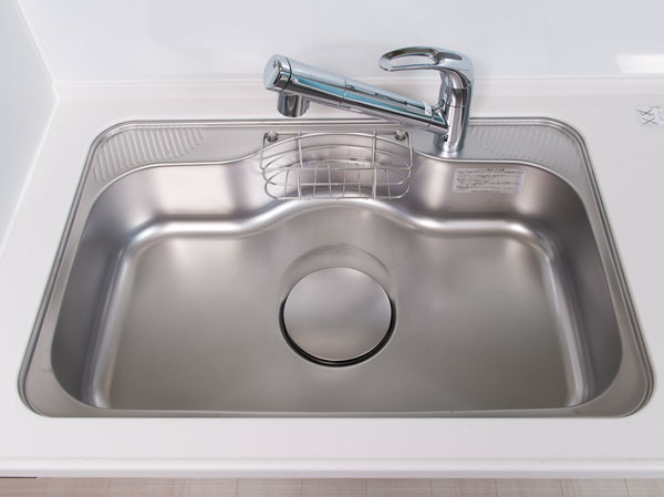 Kitchen.  [Quiet sink] It has adopted a silent type to reduce the noise of the sink.