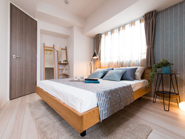 Interior.  [bedroom] Set up a walk-in closet has been achieved spacious space.