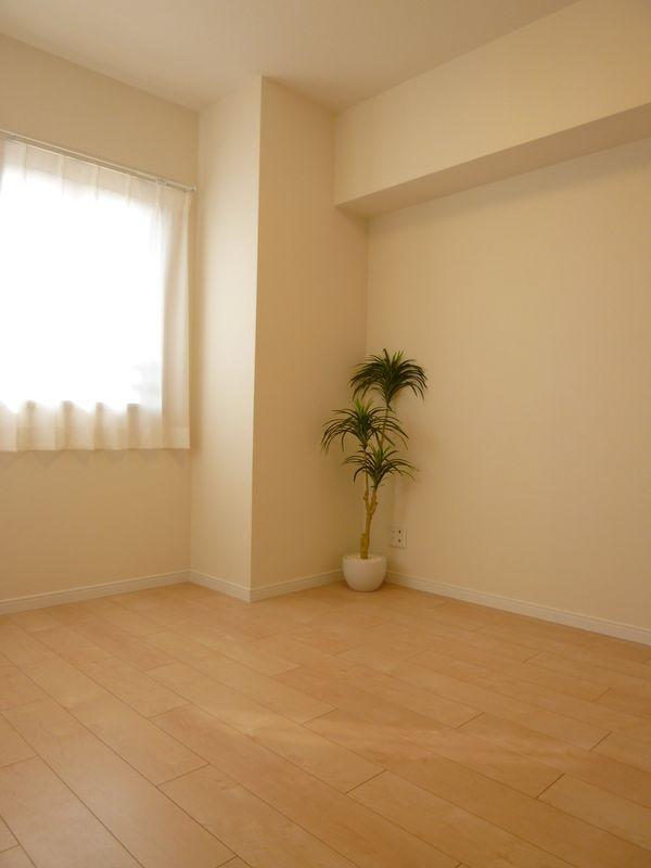 Non-living room. Western also 5.5 Pledge is a comfortable bedroom which is right next to the living room.