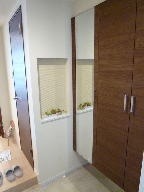 Entrance. Entrance of introspection photos, This is useful when you go out in the mirror with.