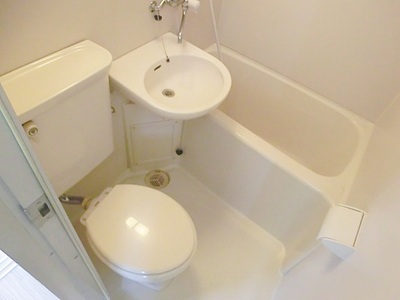 Bath. 3-point unit bus.