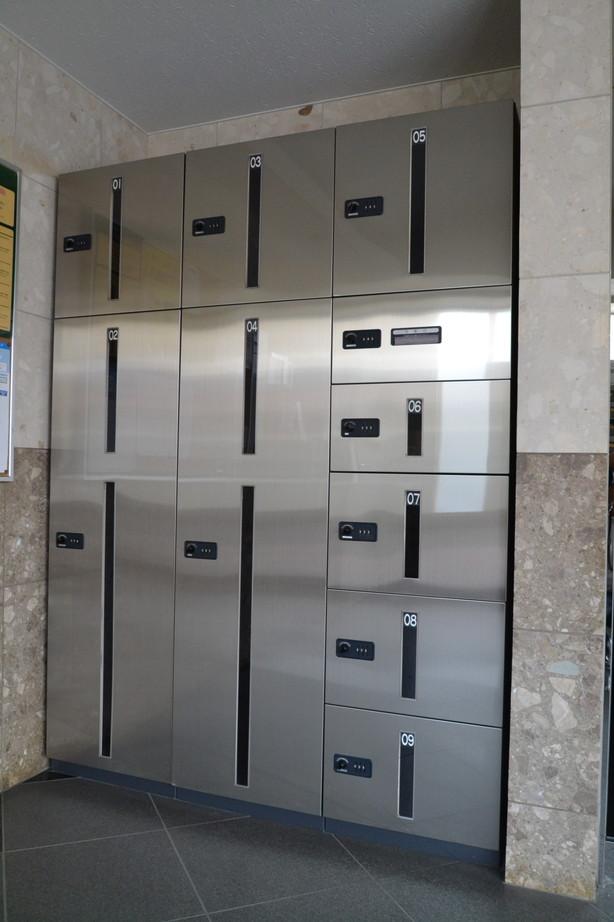 Entrance. Delivery Box