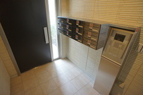 Entrance. Auto is with a lock.