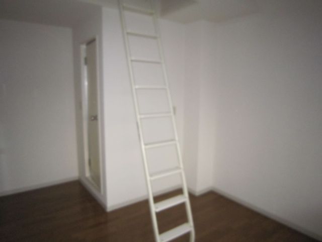 Living and room. Spread 9 Pledge of 1R