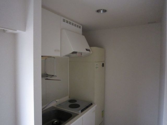 Kitchen. Two-burner stove