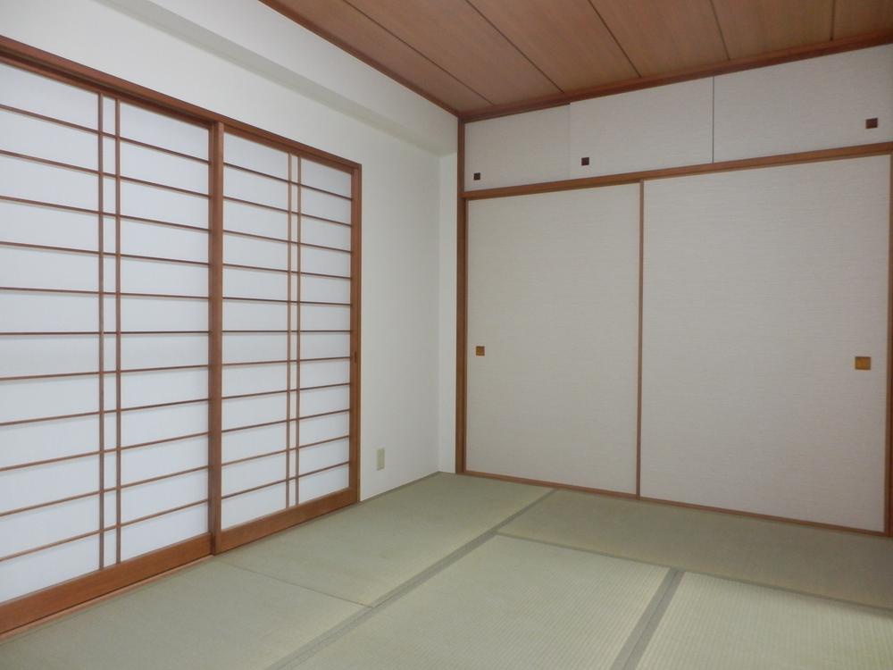 Non-living room. Indoor (10 May 2013) Shooting. Adjacent to the living room, It is a Japanese-style room of the two-sided lighting.