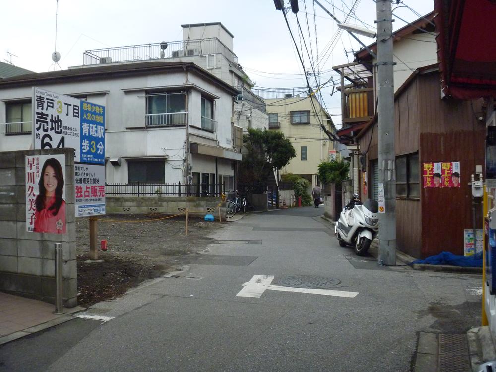 Local photos, including front road. Local (September 2012) shooting