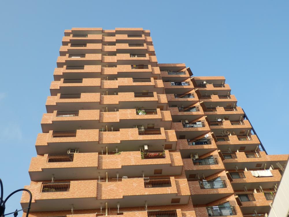 Local appearance photo. Local (11 May 2013) Shooting. It is a building that becomes the front of the station symbol.