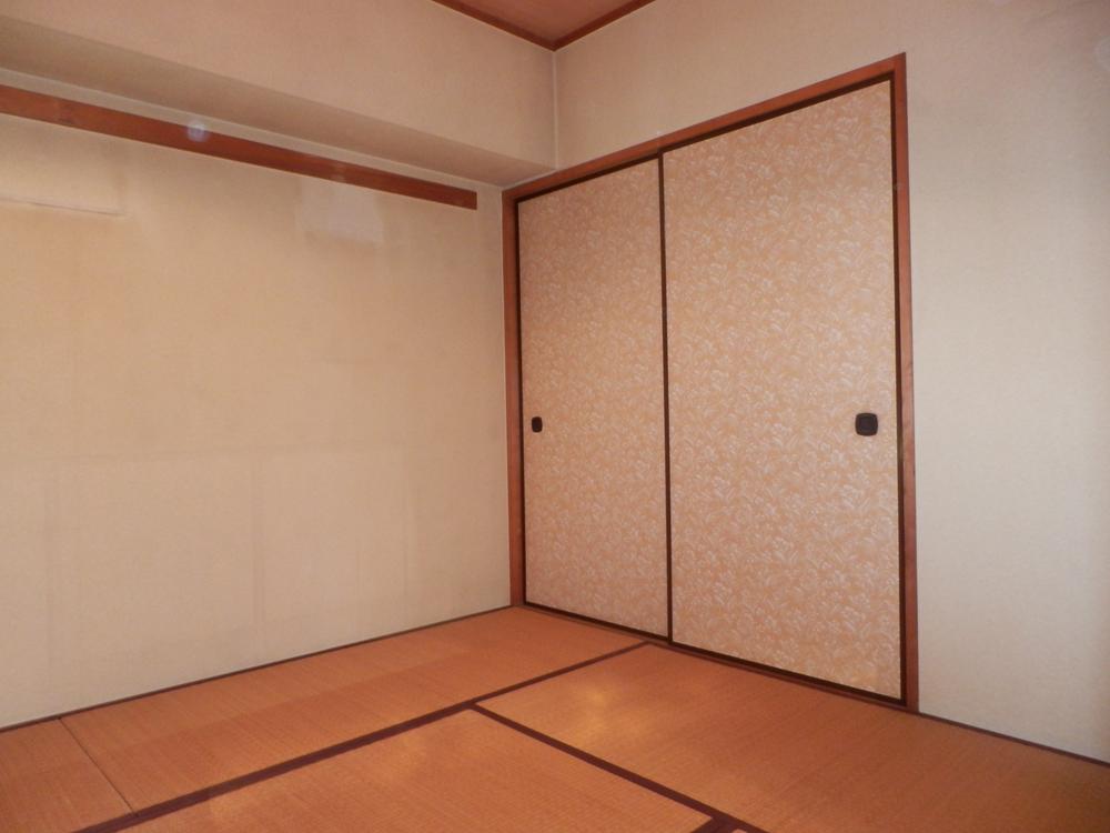 Non-living room. Indoor (11 May 2013) Shooting. Is a Japanese-style room facing the balcony.