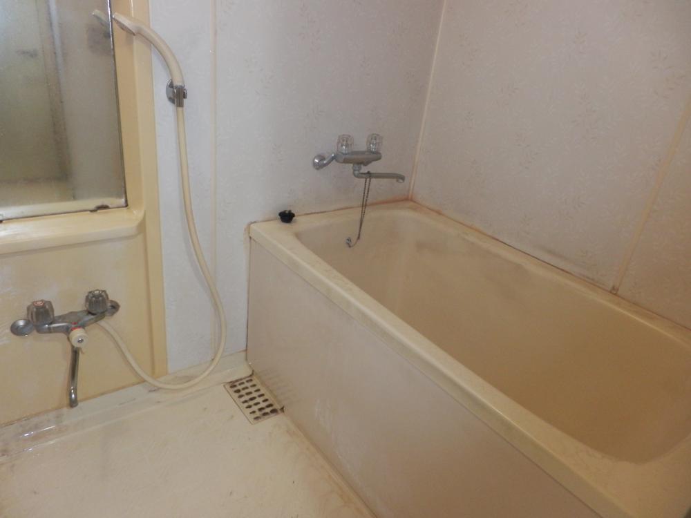 Bathroom. Indoor (11 May 2013) Shooting