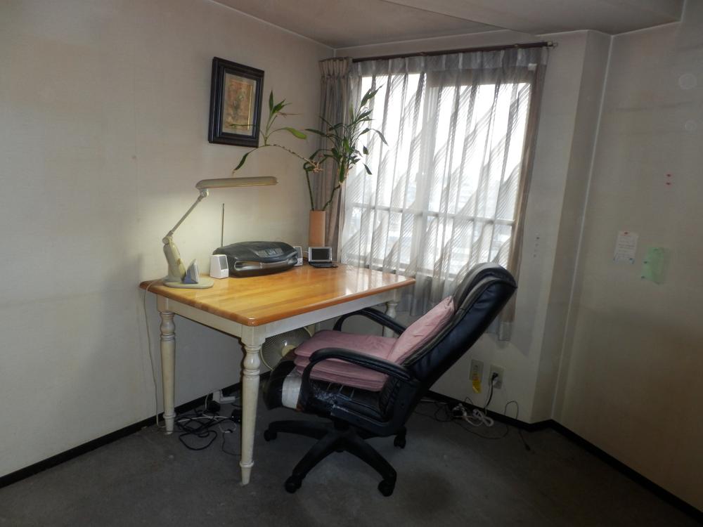 Non-living room. Indoor (11 May 2013) Shooting.