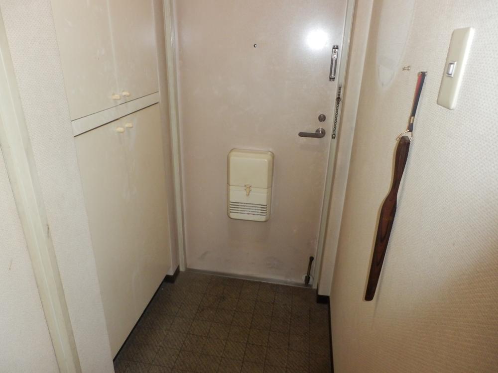 Entrance. Local (11 May 2013) Shooting.