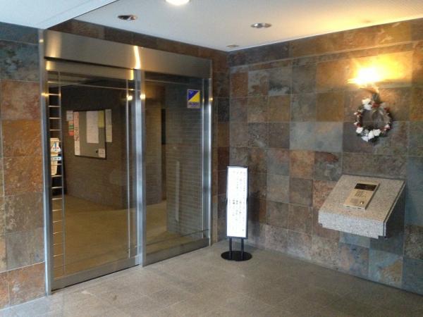 lobby. lobby / December 2013 shooting