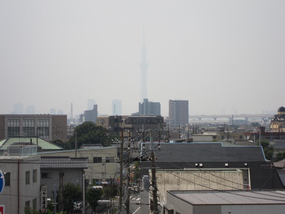 View photos from the dwelling unit. View from the site (August 2013) Shooting