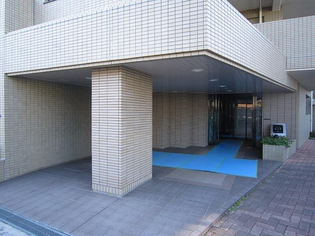 Entrance. Common areas