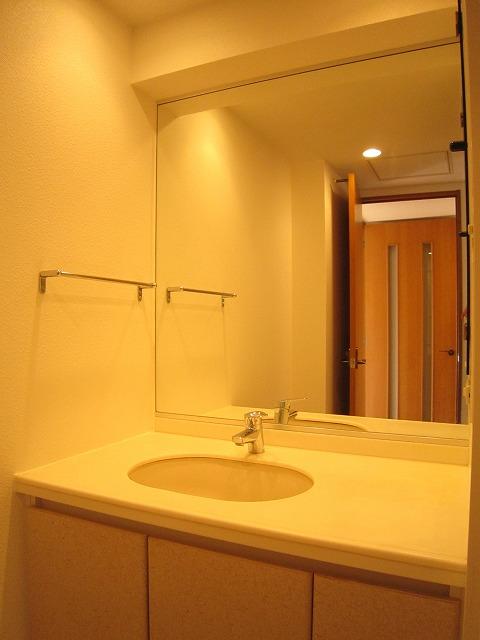 Wash basin, toilet. Indoor (11 May 2013) Shooting