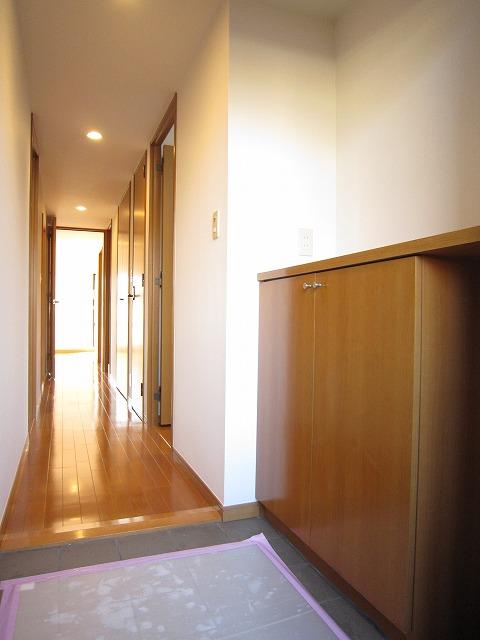 Entrance. Local (11 May 2013) Shooting