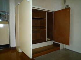 Entrance. Reference photograph And the cupboard in the entrance, It has one more storage is installed