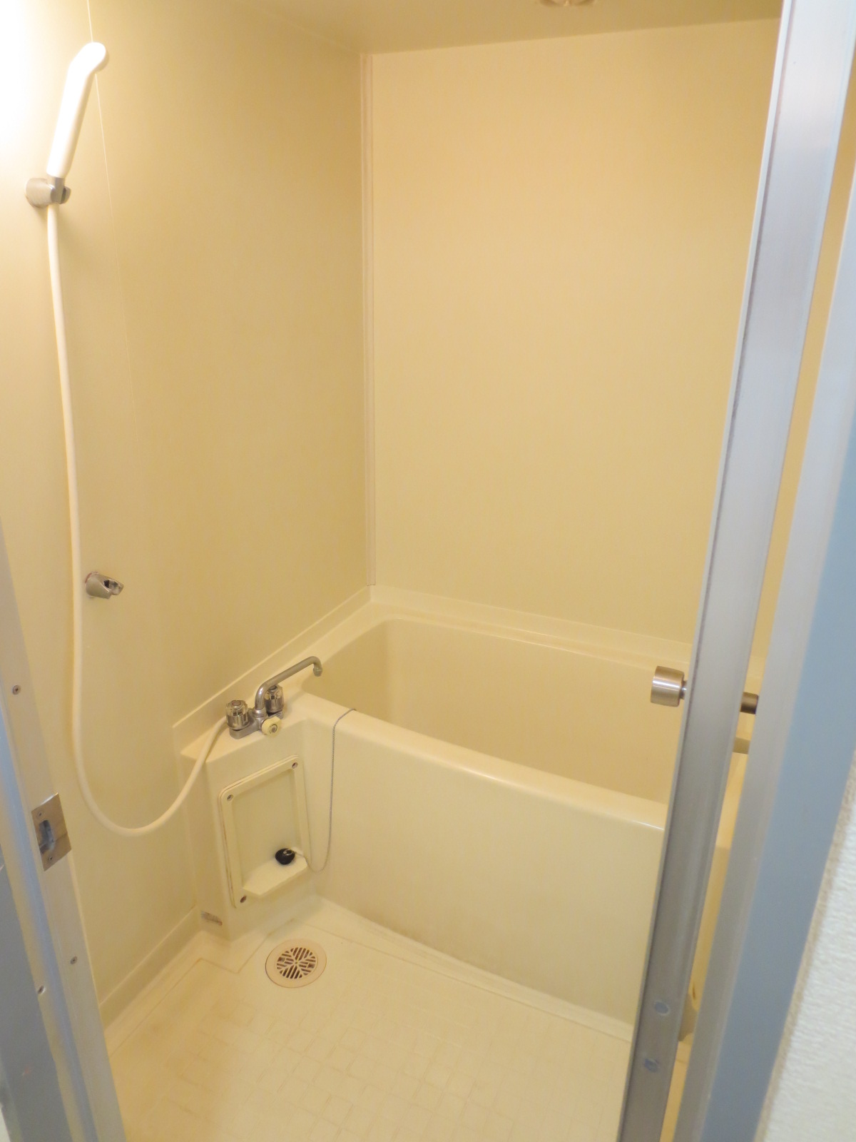 Bath. With chasing Hugging function