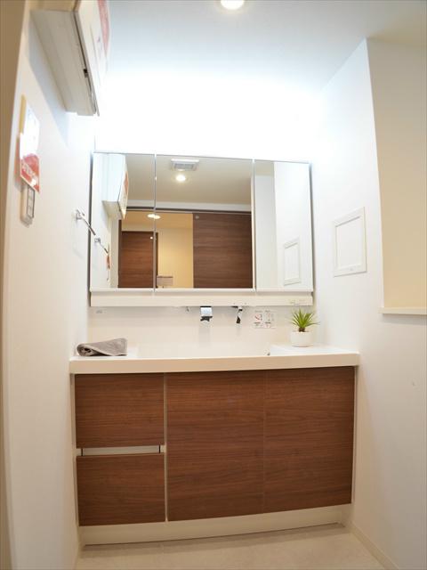 Wash basin, toilet. The morning of your preparation in a large dresser