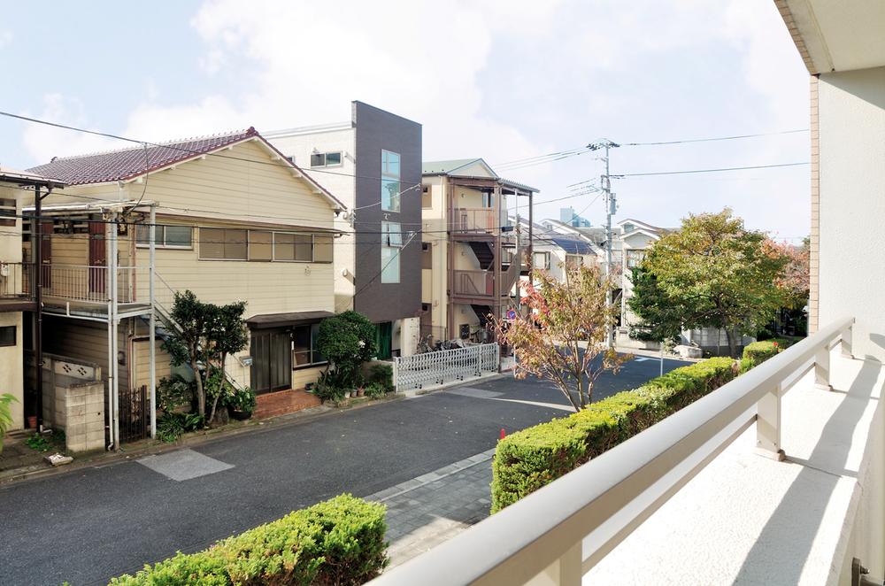 View photos from the dwelling unit. View from the site (November 2013) Shooting