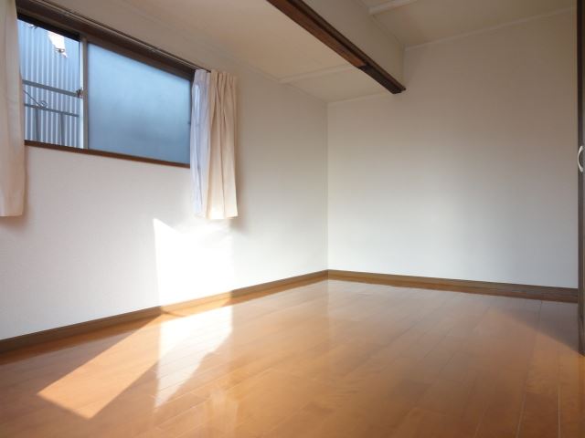 Living and room. Western-style flooring is a new article