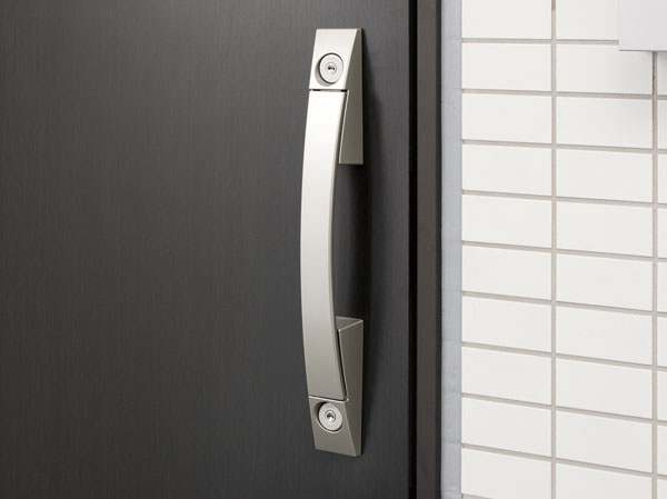 Security.  [Double Rock] Order to enhance crime prevention, Entrance door has a double lock specification that can be locked in the up and down two places. Because it takes also time trying to unlock illegally, It has been with the attempted rate of crime increases.