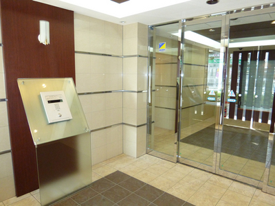 lobby. There is auto lock.