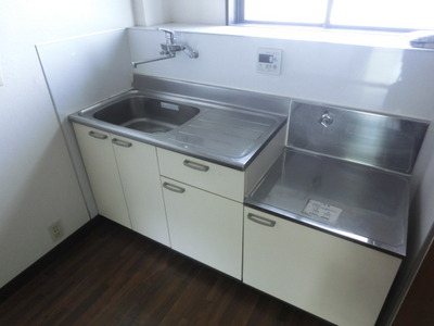 Kitchen. Two-burner stove installation Allowed