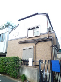 Building appearance. 2005 Built in maisonette!