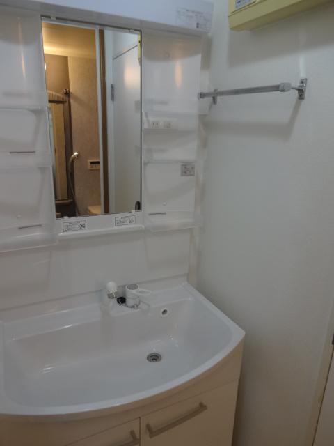 Wash basin, toilet. Room (August 2013) Shooting