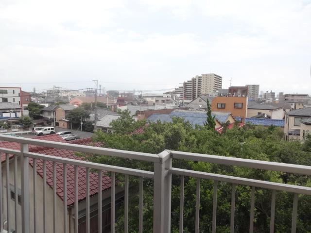 View photos from the dwelling unit. View from the site (August 2013) Shooting