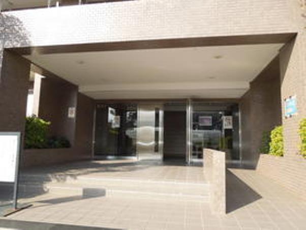 Entrance. Common areas