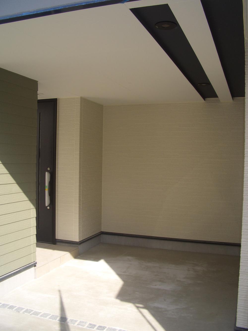 Parking lot. Front road is also widely garage is also Easy. 