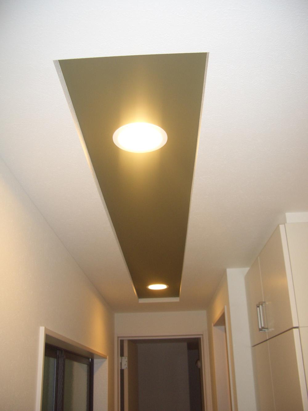 Same specifications photos (Other introspection). The ceiling of the first floor corridor. 